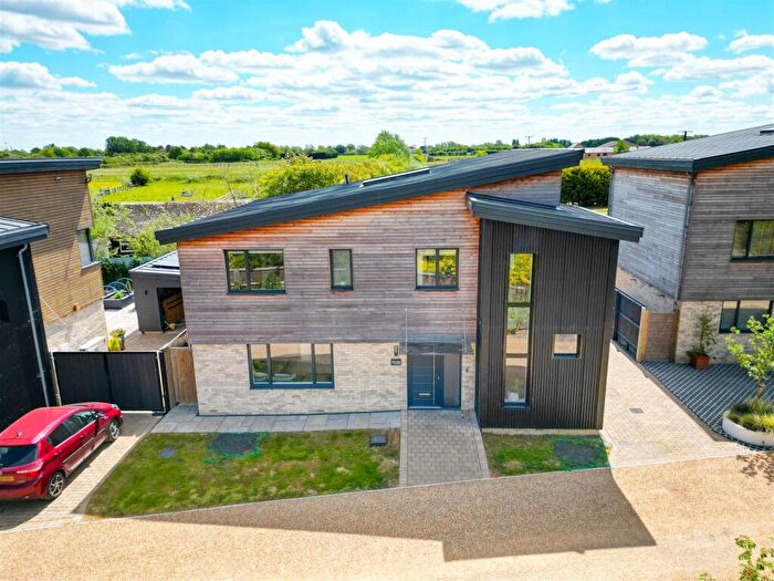 4 Bedroom Detached House For Sale In Brook Farm Drive, Colne, PE28