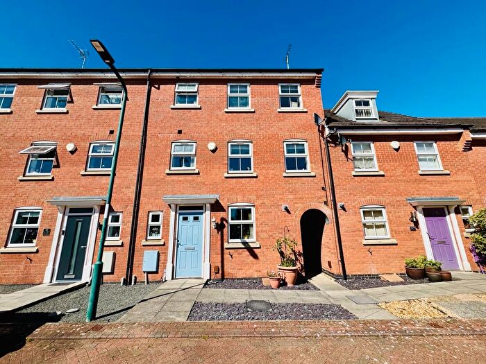 4 Bedroom Terraced House For Sale In Lyvelly Gardens, Peterborough, PE1