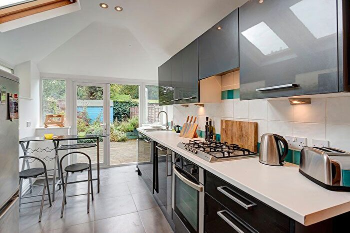 1 Bedroom Flat To Rent In Marriott Road, Barnet, EN5