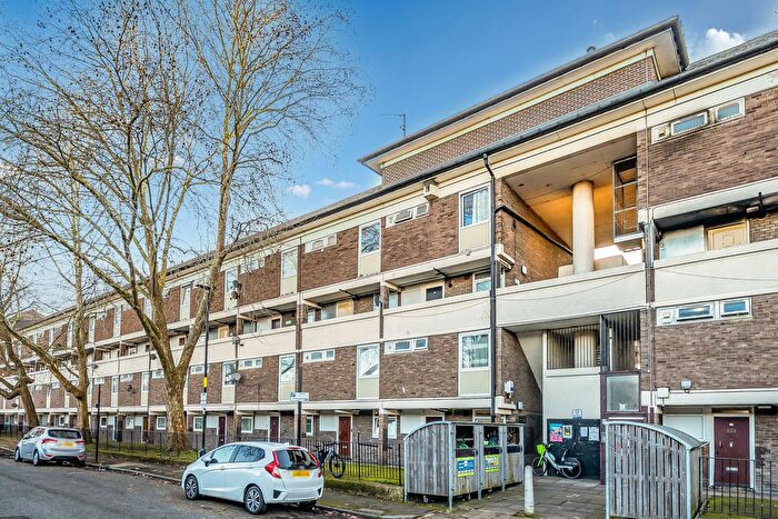 3 Bedroom Maisonette For Sale In Willington Road, London, SW9