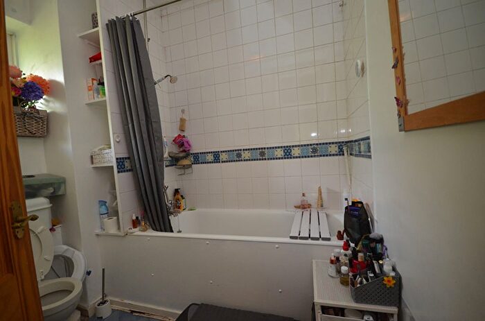 1 Bedroom Flat To Rent In Baldry Gardens, Streatham, London, SW16