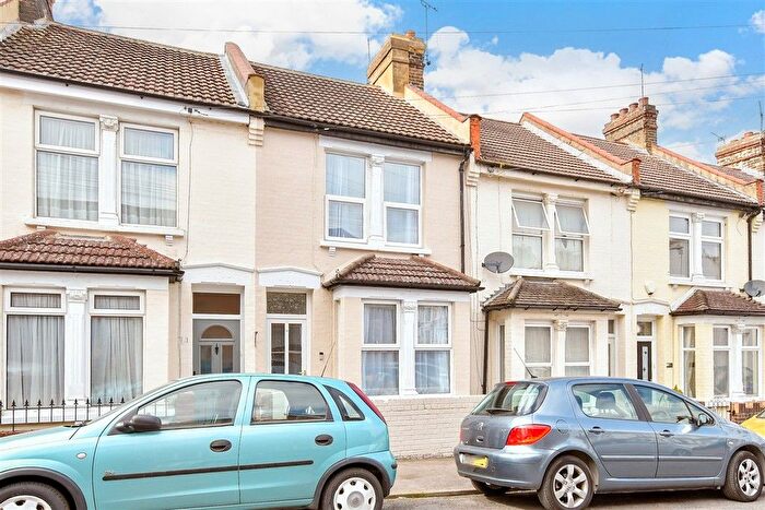 3 Bedroom Terraced House For Sale In James Street, Rochester, Kent, ME1