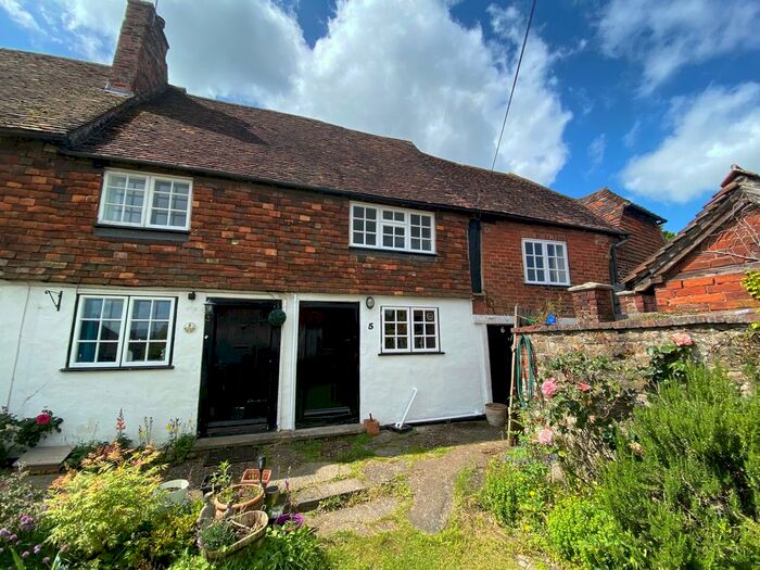Town House To Rent In Duncan's Cottages, Duncan's Yard, Westerham, TN16