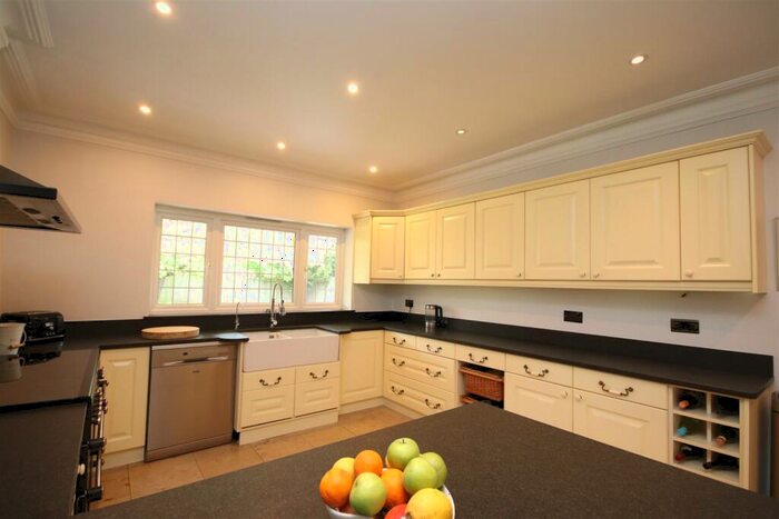 4 Bedroom Detached House For Sale In Main Road, Hextable, Swanley, BR8