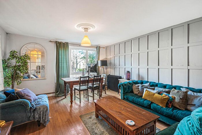 2 Bedroom Apartment To Rent In Boleyn Road, London, N16