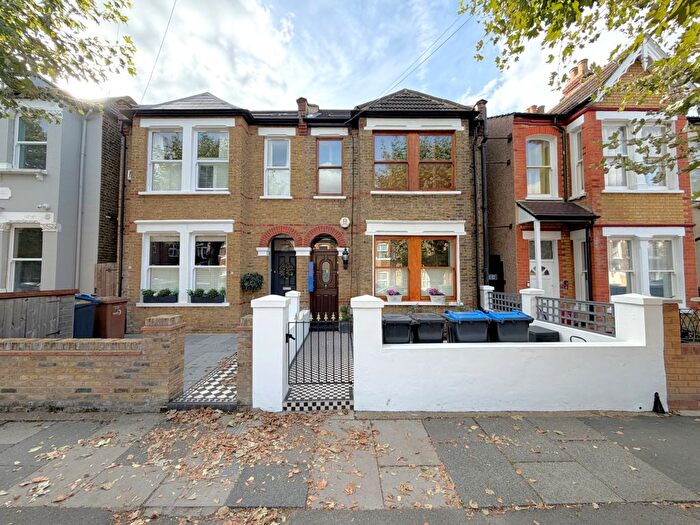 2 Bedroom Flat To Rent In Hamilton Road, Wimbledon, SW19
