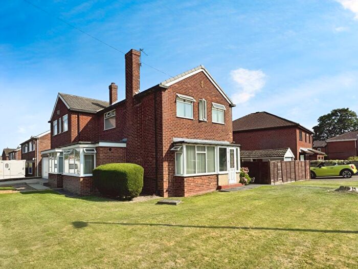 3 Bedroom Semi-Detached House For Sale In Sherwood Avenue, Gomersal, BD19