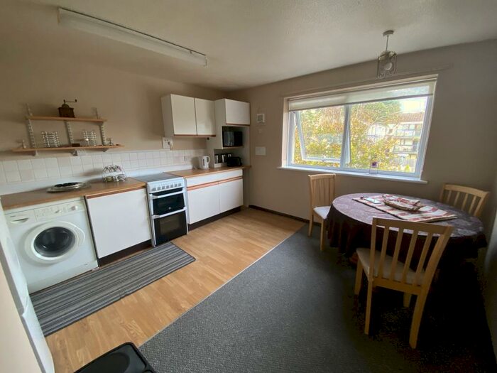 2 Bedroom Flat To Rent In Mills Road, Devonport, PL1