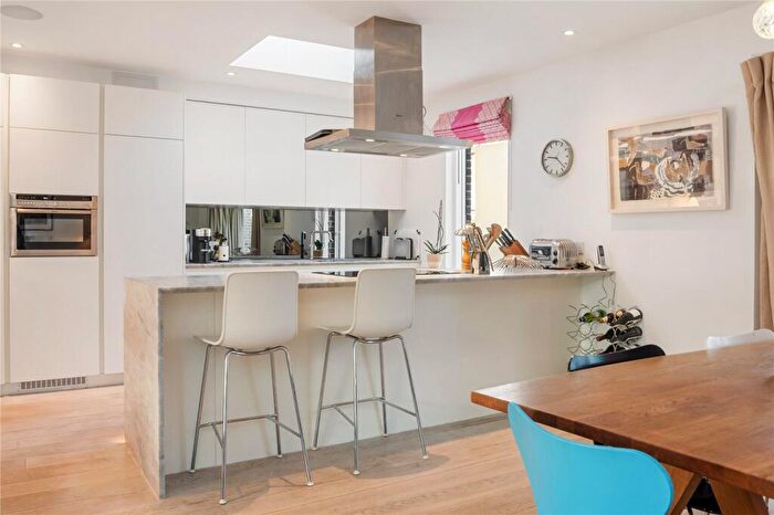 3 Bedroom Terraced House For Sale In River Street Mews, Clerkenwell, London, EC1R