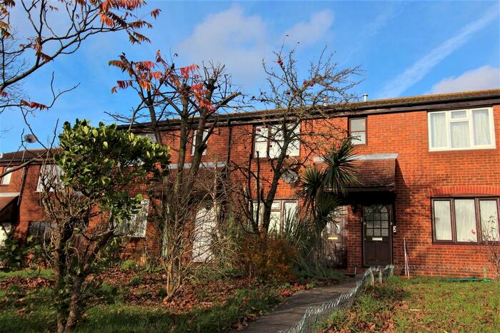 1 Bedroom Maisonette To Rent In Navestock Close, Chingford E4