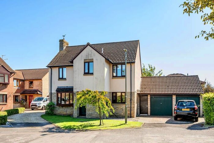 4 Bedroom Detached House To Rent In Glory Farm, Bicester, OX26