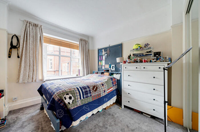 5 Bedroom Apartment To Rent In Eton Avenue, Belsize Park, London, NW3