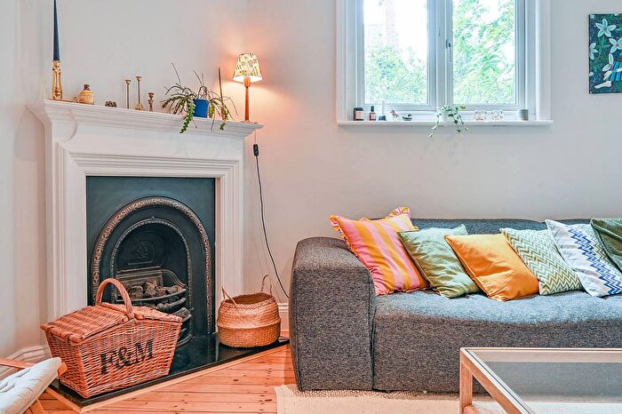 4 Bedroom Property To Rent In Esmond Road, Chiswick, London, W4