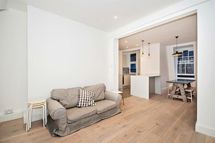 3 Bedroom Apartment To Rent In Walton House, Old Nichol Street, Shoreditch, E2