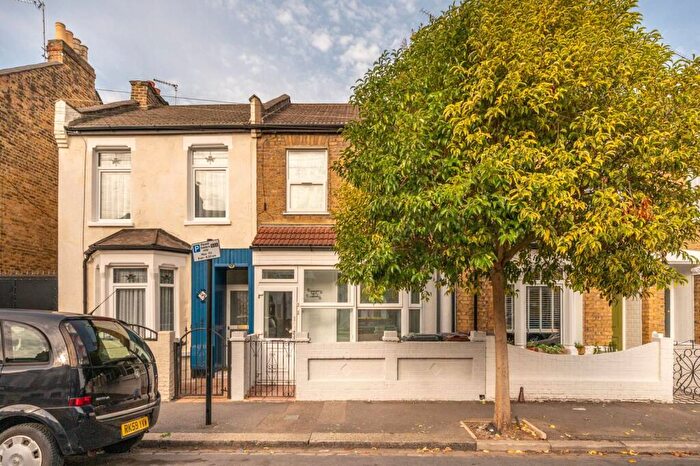 1 Bedroom Flat For Sale In Pearcroft Road, Leyton, London, E11