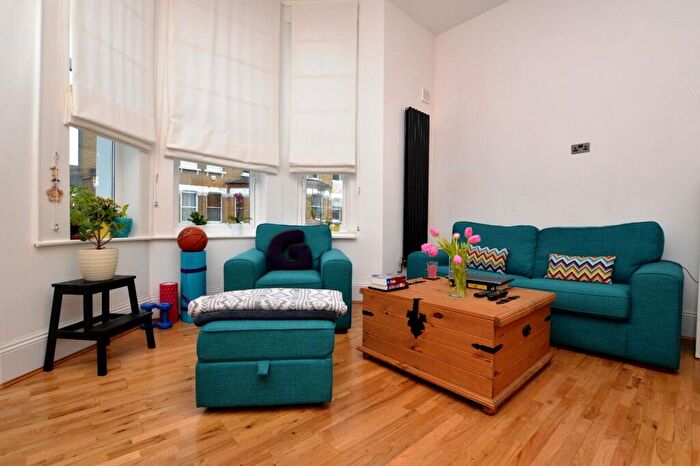 2 Bedroom Flat To Rent In Waldegrave Road Crystal Palace, SE19