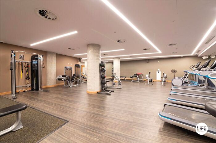 Apartment To Rent In Duckman Tower, Lincoln Plaza, Canary Wharf, London, E14