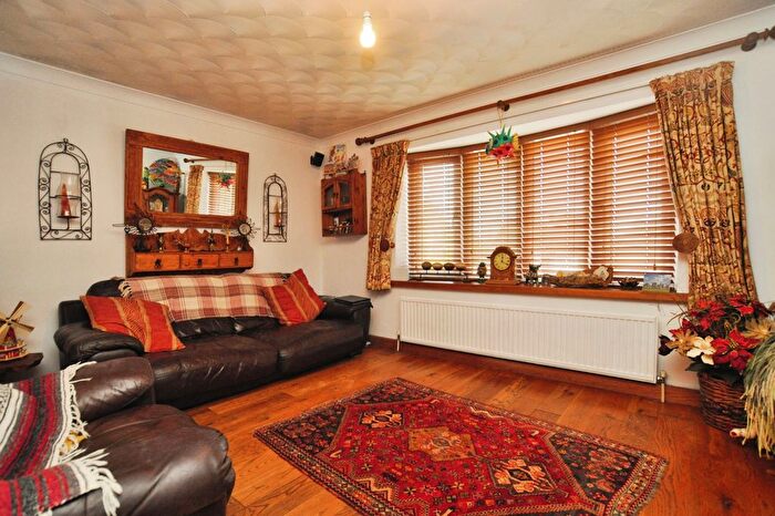 2 Bedroom Flat For Sale In Old Hale Way, Hitchin, SG5