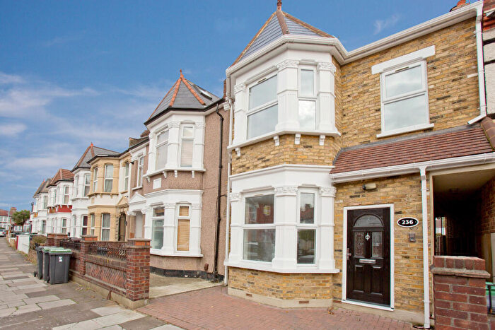 Flat To Rent In Boundary Road, London, N22