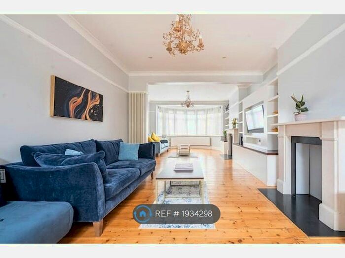 6 Bedroom Detached House To Rent In Hillcourt Avenue, London, N12