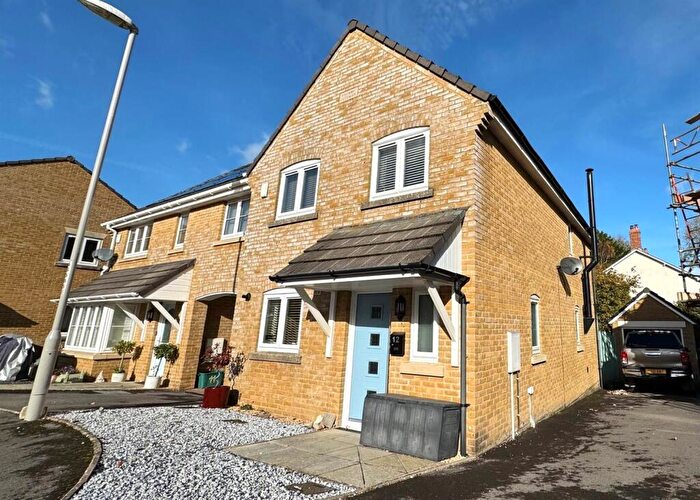 3 Bedroom Semi-Detached House For Sale In Sprague Close, Weymouth, DT3