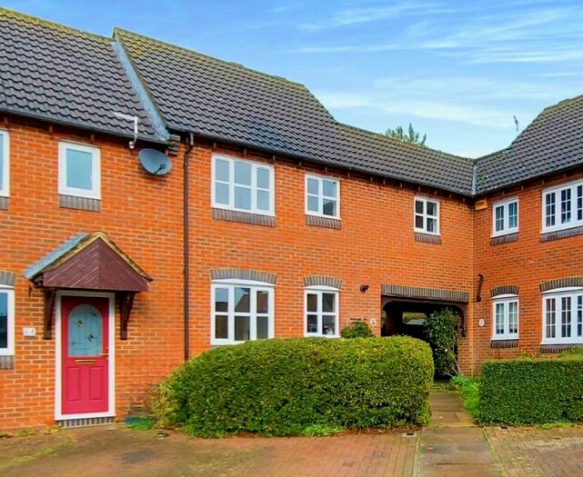 Houses for sale & to rent in MK18 3PX, Keach Close, Winslow Buckingham