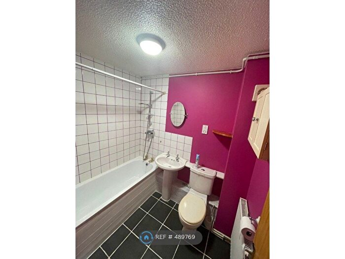 1 Bedroom Maisonette To Rent In Telford Drive, Slough, SL1