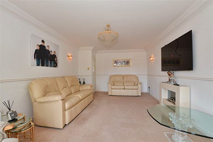 2 Bedroom Flat For Sale In Nelmes Way, Hornchurch, Essex, RM11