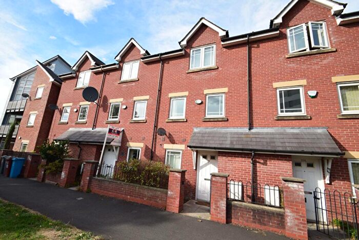 4 Bedroom Town House To Rent In Bold Street, Hulme, Manchester. ., M15
