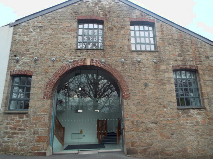 2 Bedroom Apartment To Rent In Charlestown, PL25
