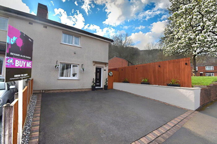 3 Bedroom Semi Detached House For Sale In Mayfield Road, Dudley, DY1