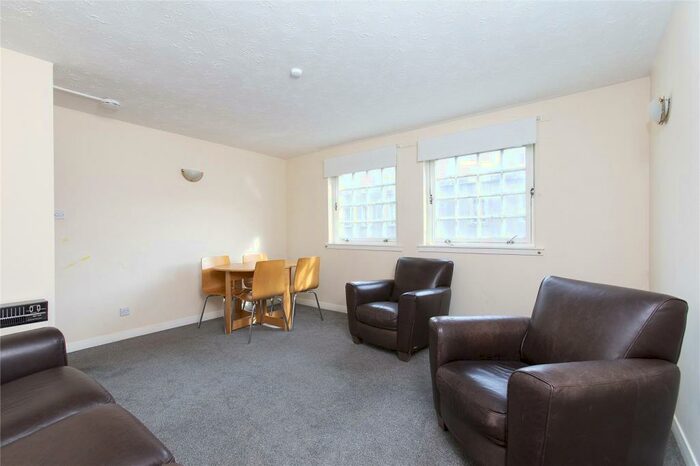 2 Bedroom Flat To Rent In Causewayside, Newington, Edinburgh, EH9