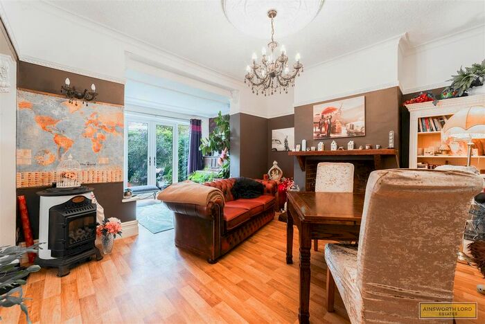 3 Bedroom Semi-Detached House For Sale In Sunnyhurst Lane, Darwen, BB3