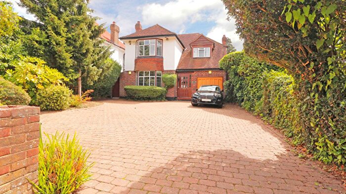4 Bedroom Detached House For Sale In The Drive, West Wickham, BR4