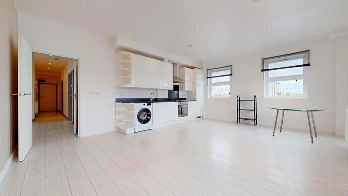 2 Bedroom Flat To Rent In Lodge Lane, London, N12