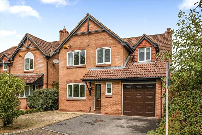 3 Bedroom Detached House For Sale In Acer Drive, West End, Woking, Surrey, GU24