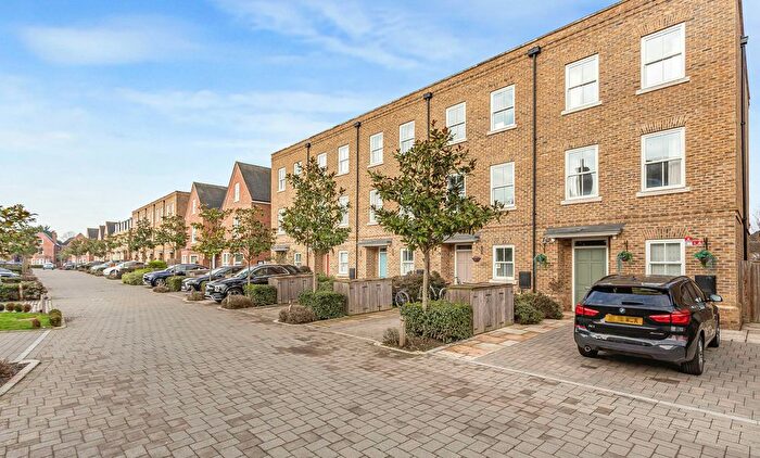 4 Bedroom Town House To Rent In Barrons Chase, Richmond, TW10
