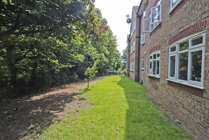1 Bedroom Flat For Sale In Gainsborough Road, Hayes, UB4