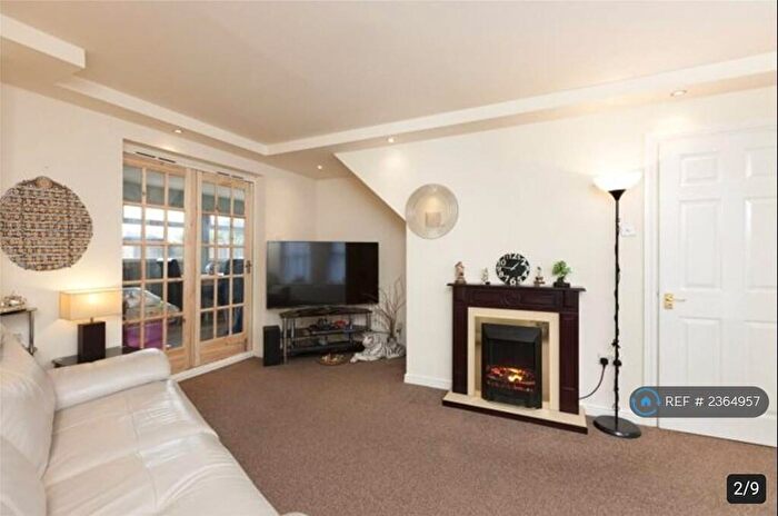 2 Bedroom End Of Terrace House To Rent In Foxglove Road, Romford, Rush Green, RM7