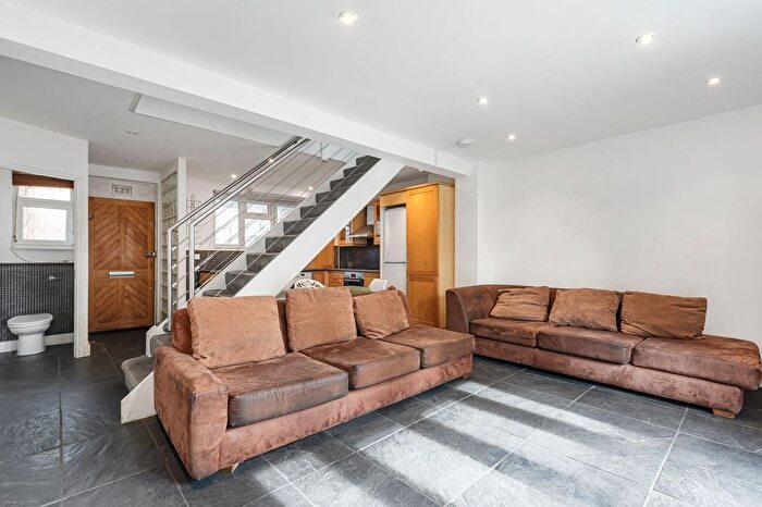 3 Bedroom Detached House To Rent In Trott Street, London, SW11