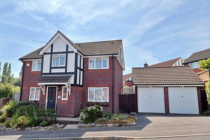 4 Bedroom Detached House For Sale In Dogwood Road, Broadstone, BH18