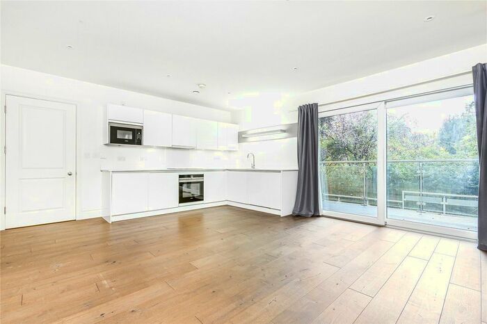 2 Bedroom Flat To Rent In Oakhill Road, Putney, London, SW15
