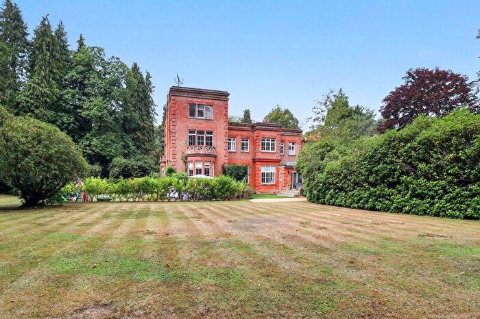 2 Bedroom Apartment For Sale In London Road, Windlesham, GU20
