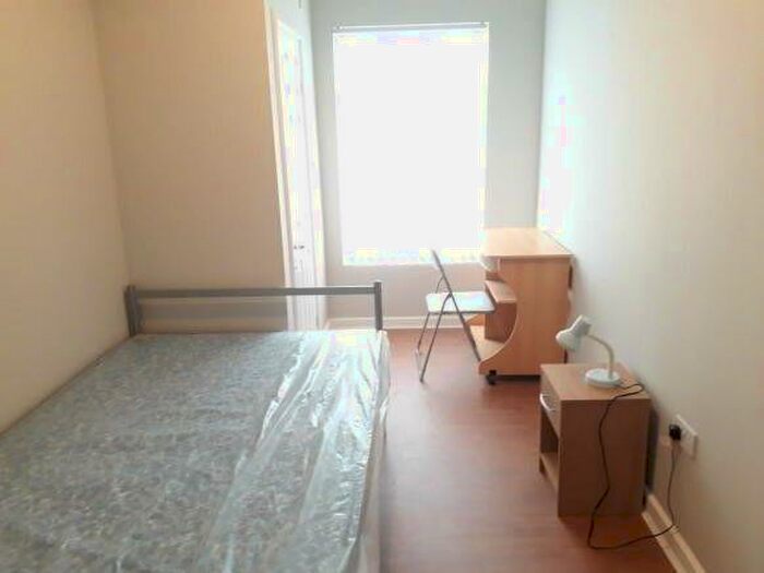 3 Bedroom Terraced House To Rent In Colcester Street-&pound;pppw, CV1