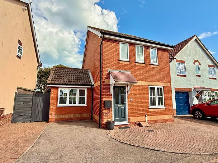 3 Bedroom Detached House For Sale In Biscay Gardens, Caister-On-Sea, NR30