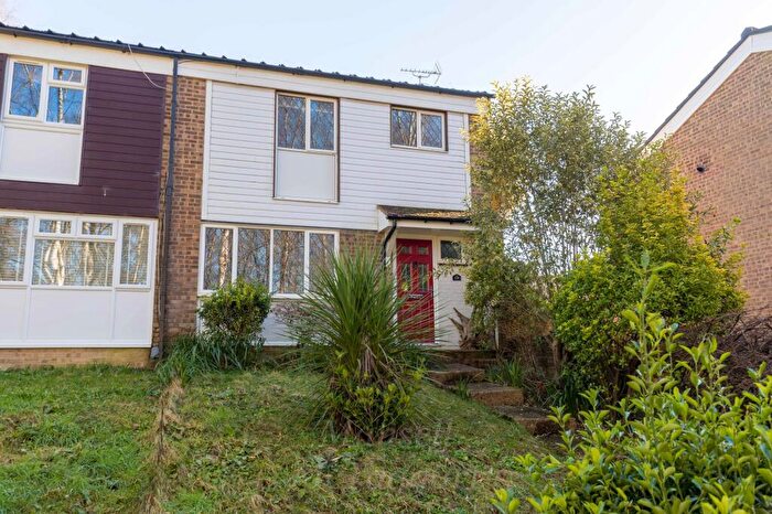 3 Bedroom End Of Terrace House For Sale In Seaford Road, Crawley, RH11