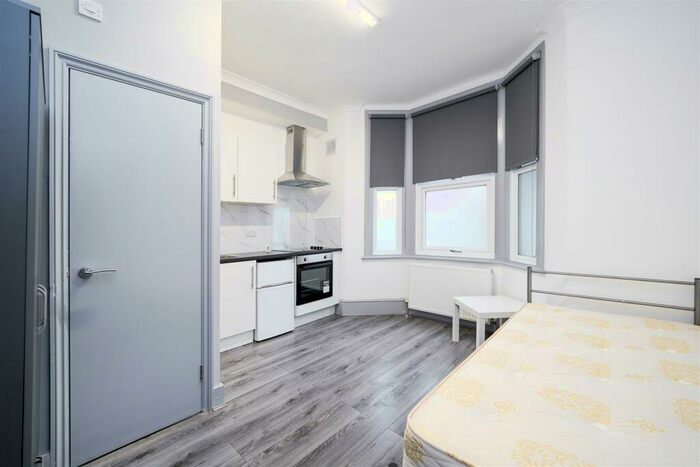 Studio To Rent In Forest Road, Walthamstow, E17