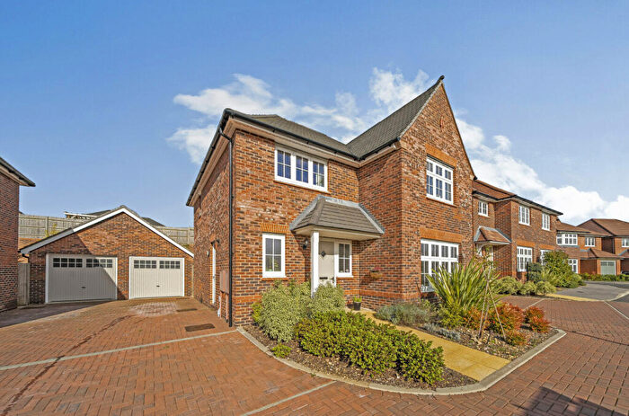 4 Bedroom Detached House For Sale In Minstrel Close, Alton, Hampshire, GU34