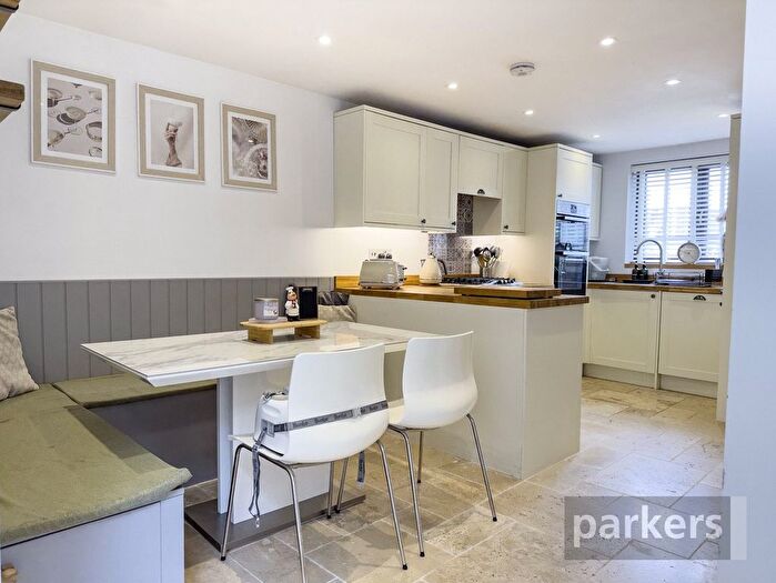 3 Bedroom Detached House For Sale In Idbury Close, Witney, Oxfordshire, OX28