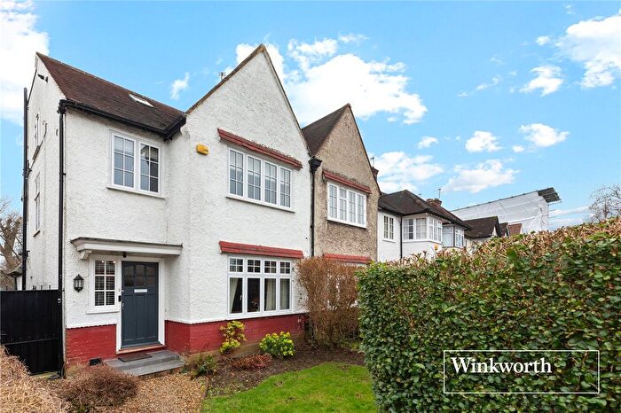 4 Bedroom End Of Terrace House To Rent In Strathmore Gardens, Finchley, London, N3